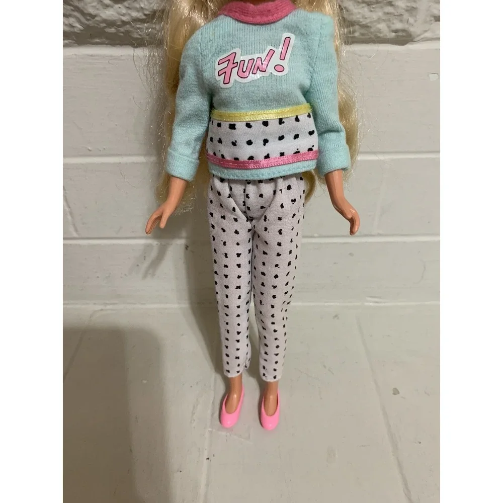 Vintage Barbie SKIPPER Wearing 1988 TEEN TIME FASHIONS Pizza At The Mall‎ Outfit